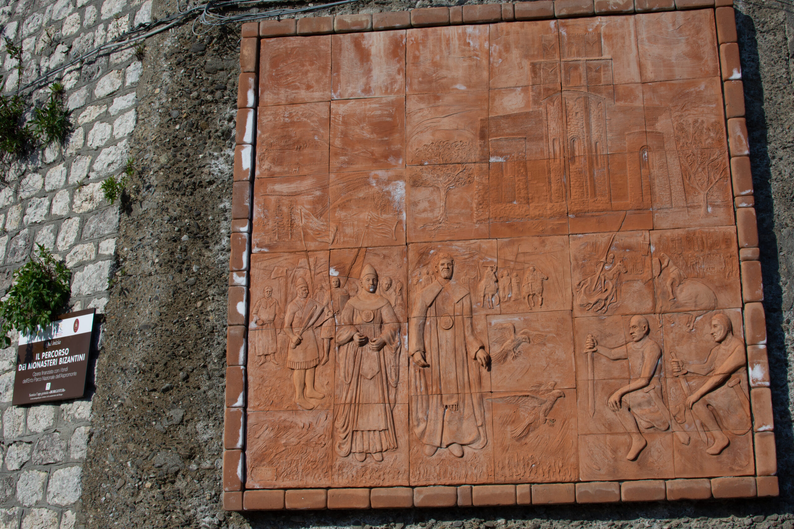 Bassorilievo in terracotta del Sentiero delle chiese bizantine installato a Staiti